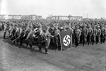 Militantes da SA durante uma reunião em Berlim.