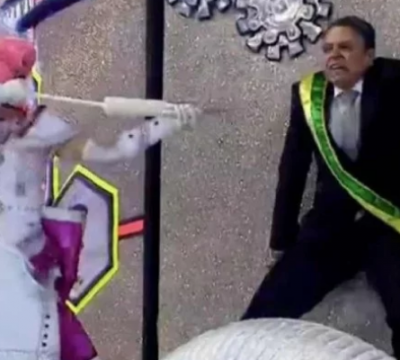 Bolsonaro debocha de desfile com críticas ao seu governo: ‘que apresentação ruim’