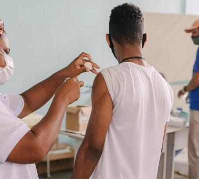 Confira esquema de vacinação contra a covid-19 em Salvador desta quinta (12)