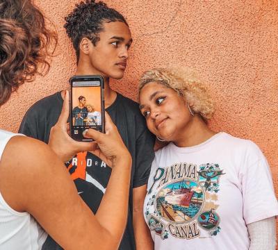 Carroselfie: o projeto gratuito que ensina fotografia na maior favela do Brasil