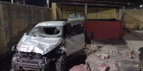 Motorista perde controle do veículo e invade sede do Salvamar, em Salvador