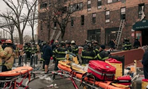 Prédio pega fogo e deixa 19 pessoas mortas em Nova York