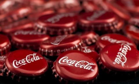 Coca-cola lança refrigerante alcoólico em parceria com a Corona