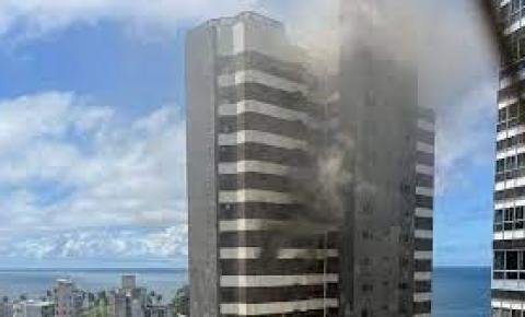 Incêndio em apartamento deixa duas pessoas feridas na Barra