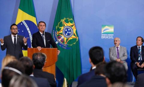 Bolsonaro chama Lula de criminoso e critica aliança com Alckmin